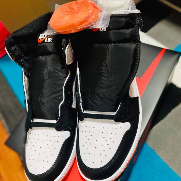 AJ1 RETRO OG - Picture 4 of 4